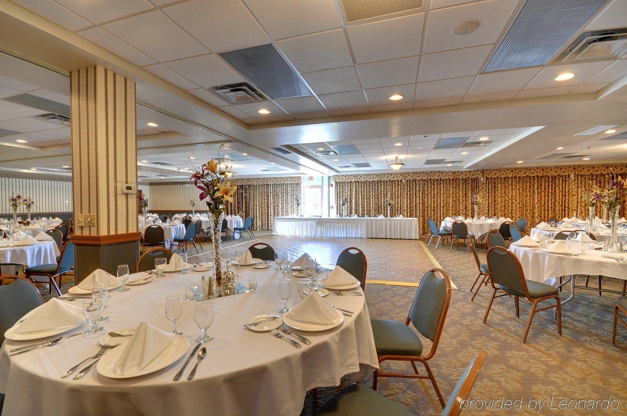 Red Roof Inn & Suites Dekalb Restaurant foto