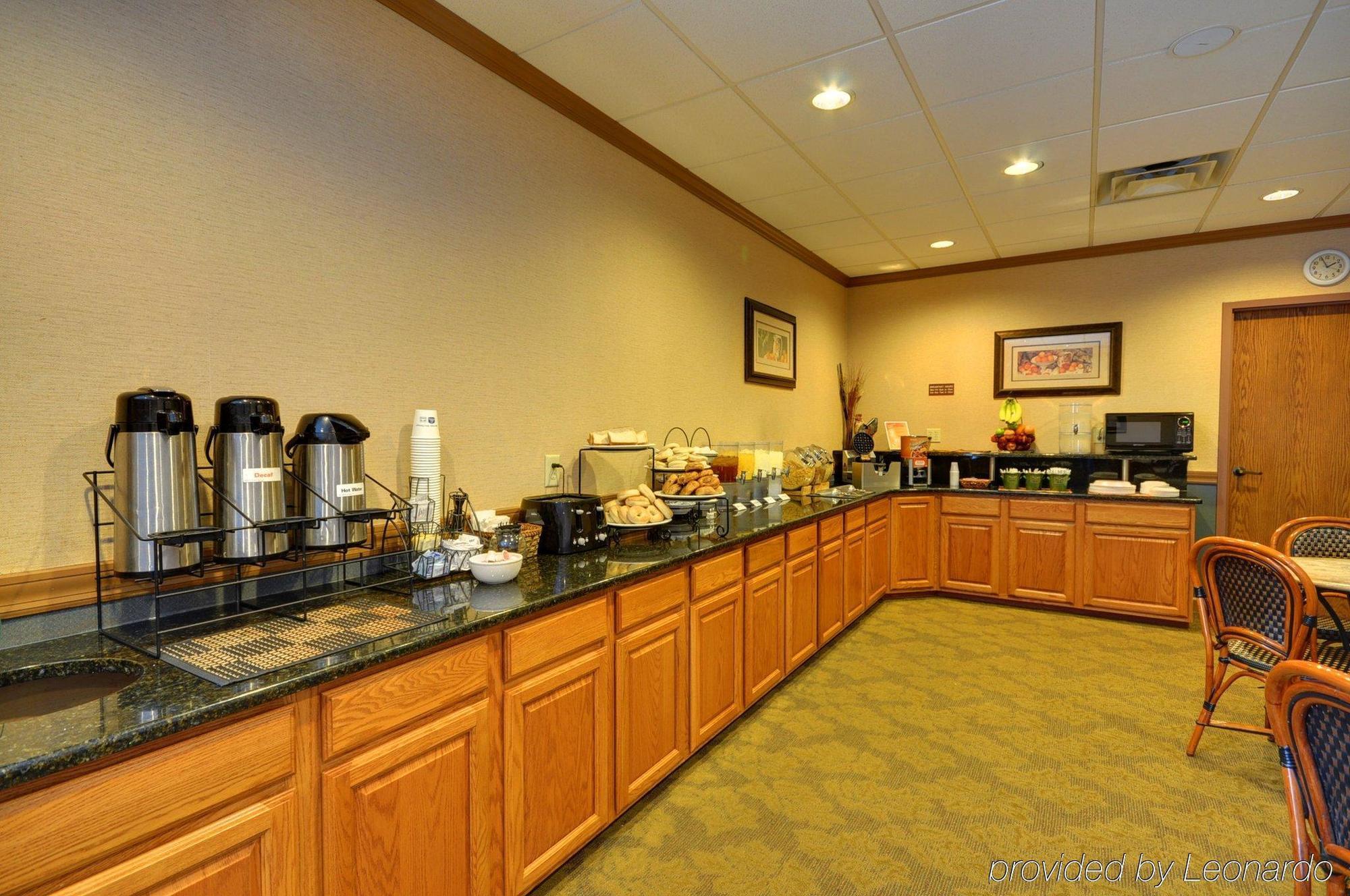 Red Roof Inn & Suites Dekalb Restaurant foto